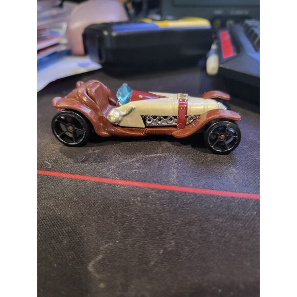 2014 Hot Wheels Star Wars Obi-Wan Kenobi Brown & Cream Die-Cast Tribute Car - Picture 2 of 5